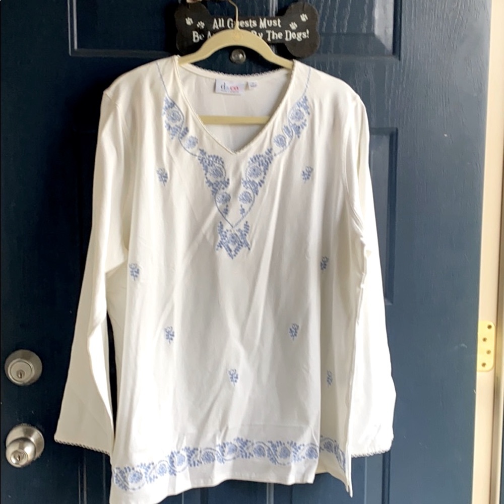 NWOT.  Denim & Co. woman's top
